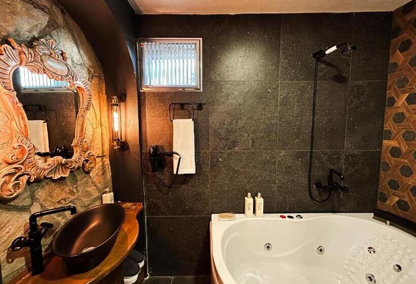سوییت جونیور, Portofino Urla Boutique