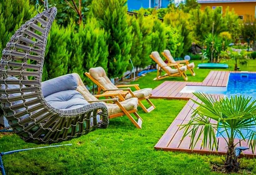 سوییت با چشم‌انداز استخر, Portofino Urla Boutique