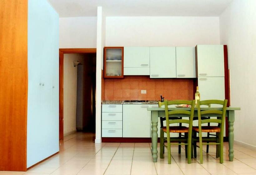 آپارتمان 1 خوابه, Residence With Private Beach In Marinella