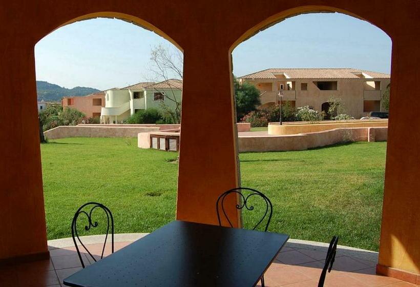 آپارتمان لوکس 1 خوابه, Residence With Private Beach In Marinella