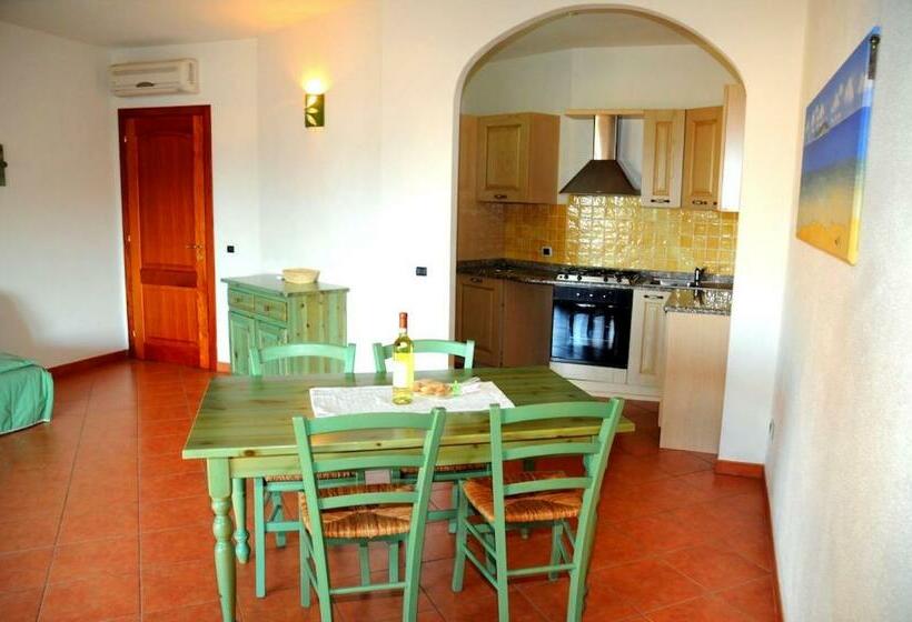 آپارتمان لوکس 1 خوابه, Residence With Private Beach In Marinella