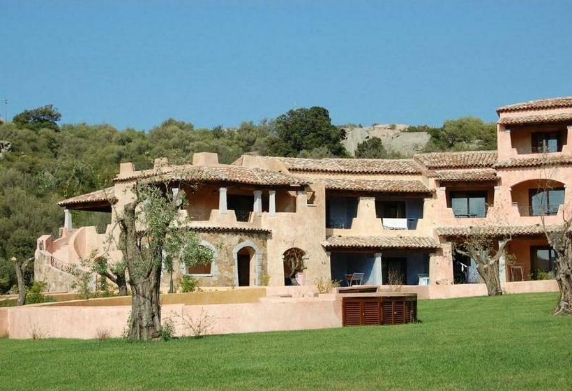 آپارتمان 1 خوابه با تراس, Residence With Private Beach In Marinella
