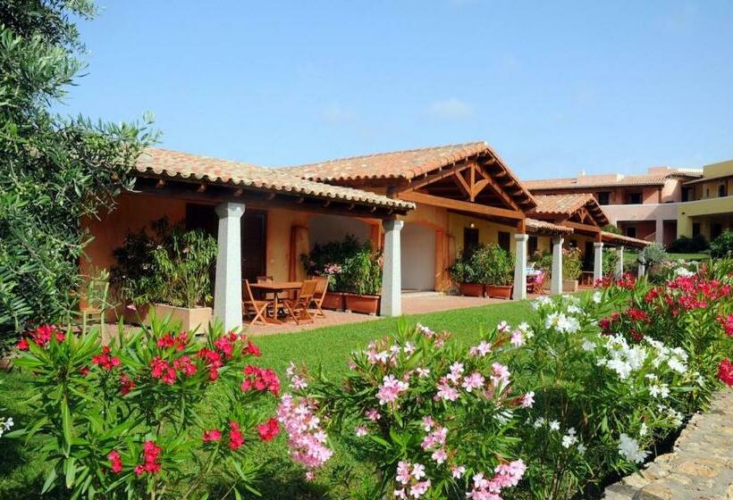 آپارتمان 1 خوابه با تراس, Residence With Private Beach In Marinella
