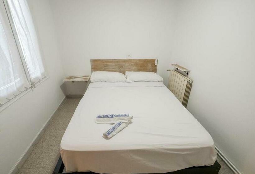 اتاق استاندارد با سرویس بهداشتی مشترک, L Hostalet Guesthouse