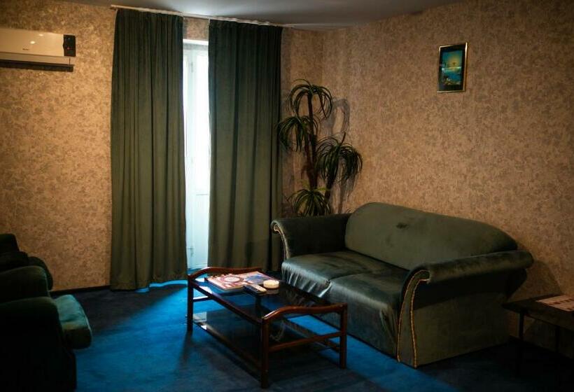 اتاق لوکس, Rosemary Inn
