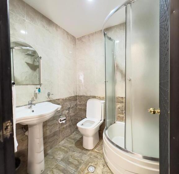 اتاق لوکس, Rosemary Inn