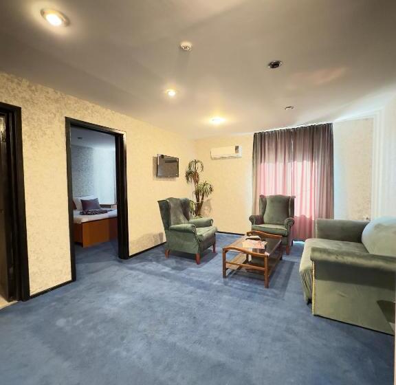سوییت خانوادگی, Rosemary Inn