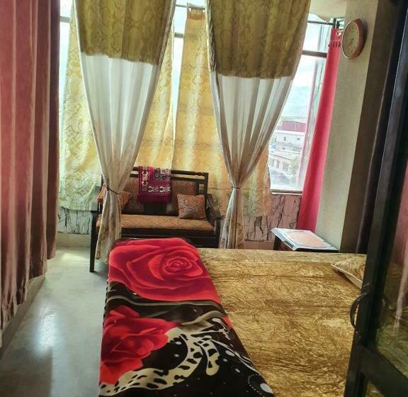 سوییت خانوادگی, Ak Hotel Abbottabad
