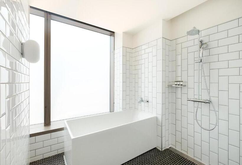 اتاق استاندارد با تخت بزرگ, Amba Taipei Songshan