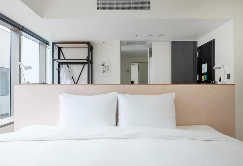 اتاق استاندارد با تخت بزرگ, Amba Taipei Songshan