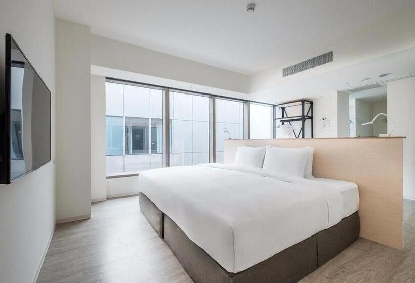 اتاق استاندارد با تخت بزرگ, Amba Taipei Songshan