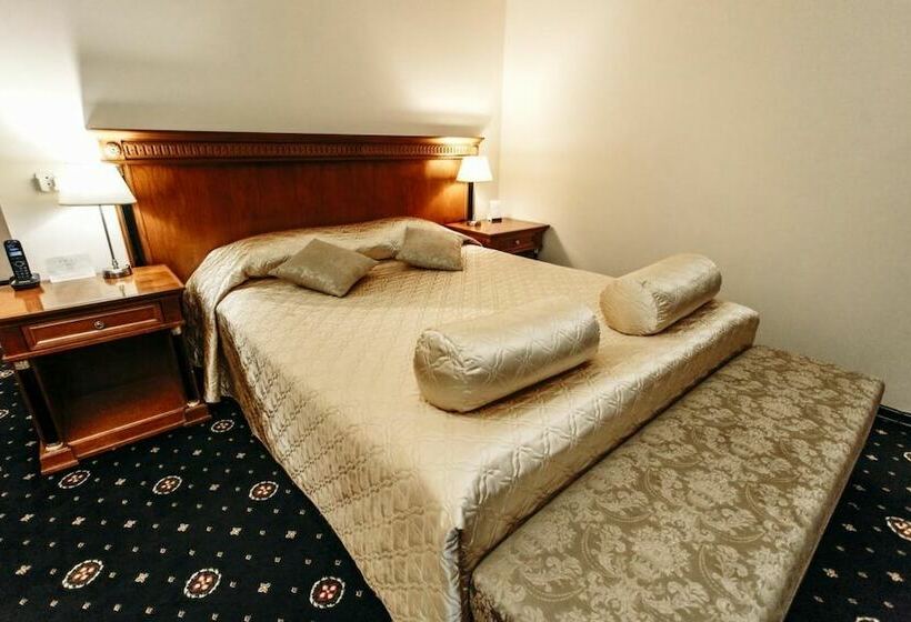 استودیوی استاندارد, Amur