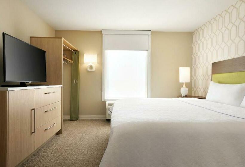 Deluxe Suite met Kingsize Bed, Home2 Suites By Hilton Milwaukee Brookfield