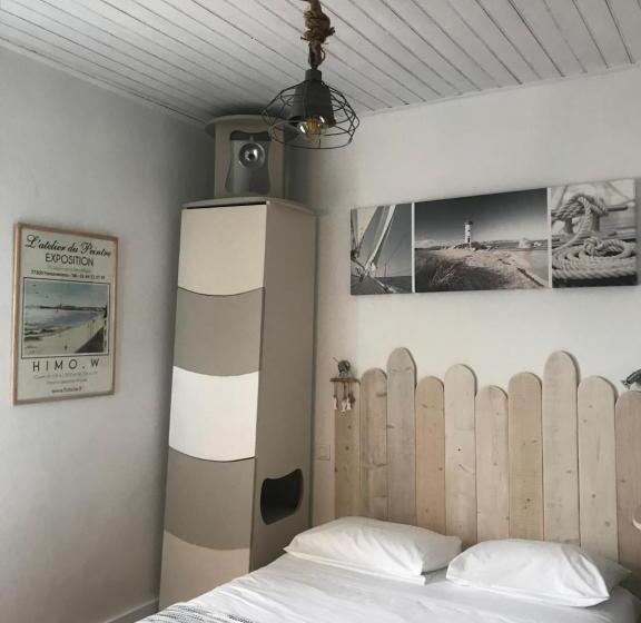 اتاق استاندارد یک نفره, Hôtel De La Tour