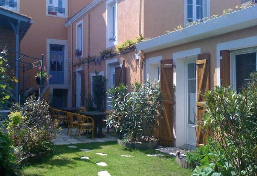 اتاق استاندارد یک نفره, Hôtel De La Tour