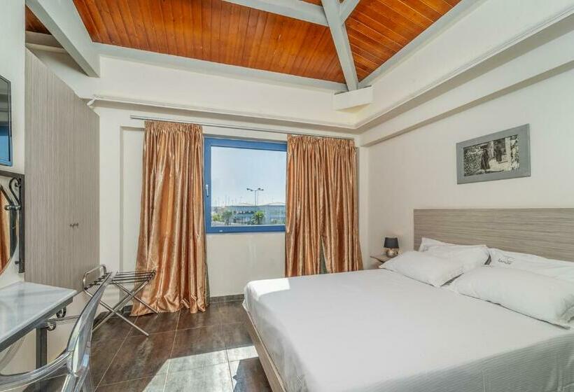 Family Suite, Ianos