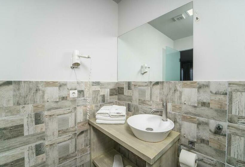 Family Suite, Ianos