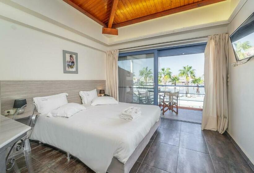 Family Suite, Ianos