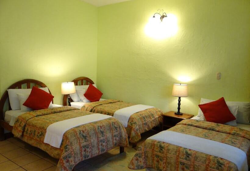 اتاق راحتی سه تخته, Jaguar Inn Tikal
