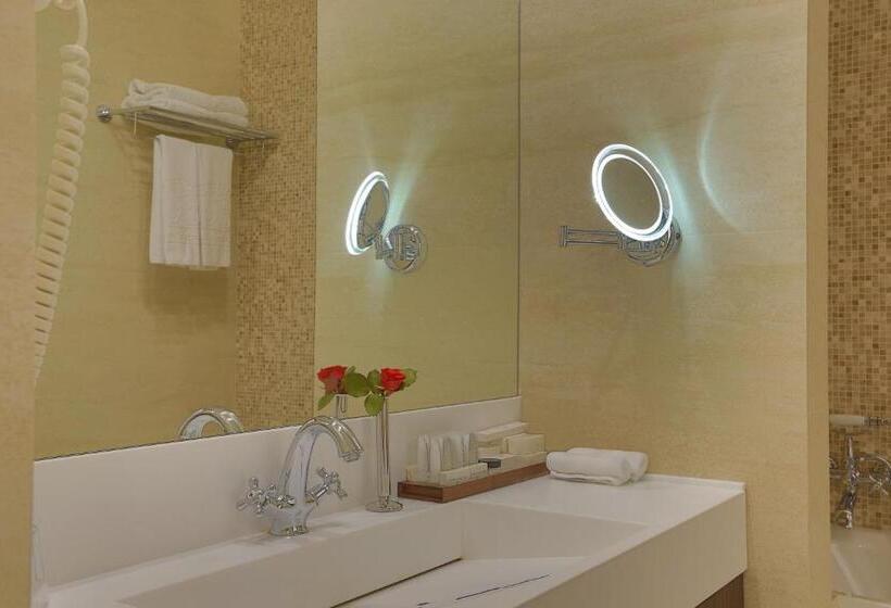 اتاق سوپریور با تخت بزرگ, Kadorr Hotel Resort & Spa