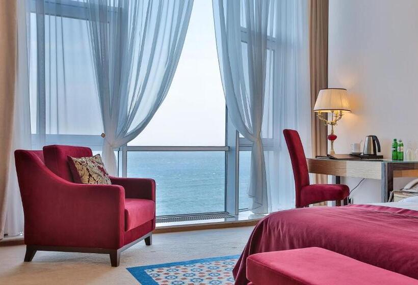 سوییت با چشم‌انداز دریا, Kadorr Hotel Resort & Spa