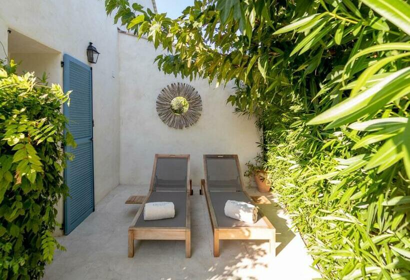 اتاق پرستیژ, La Bastide Des Salins