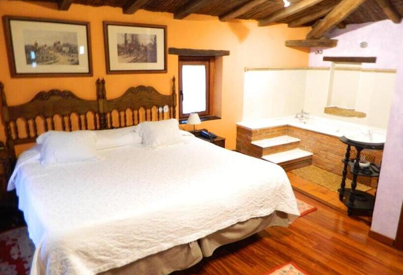 سوییت, La Casona De La Torre