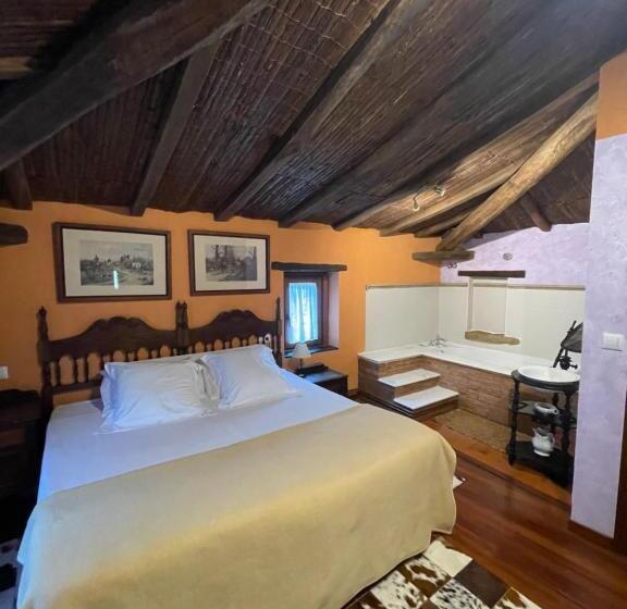 سوییت, La Casona De La Torre