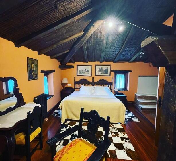 سوییت, La Casona De La Torre