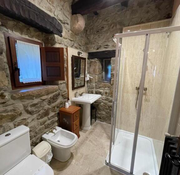 سوییت, La Casona De La Torre