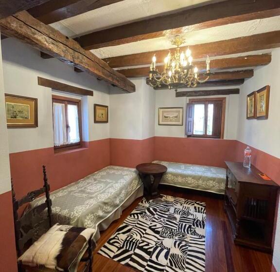 سوییت خانوادگی, La Casona De La Torre
