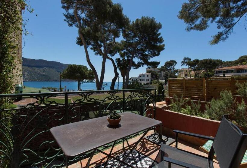 اتاق استاندارد با چشم‌انداز دریا, Le Jardin D'emile