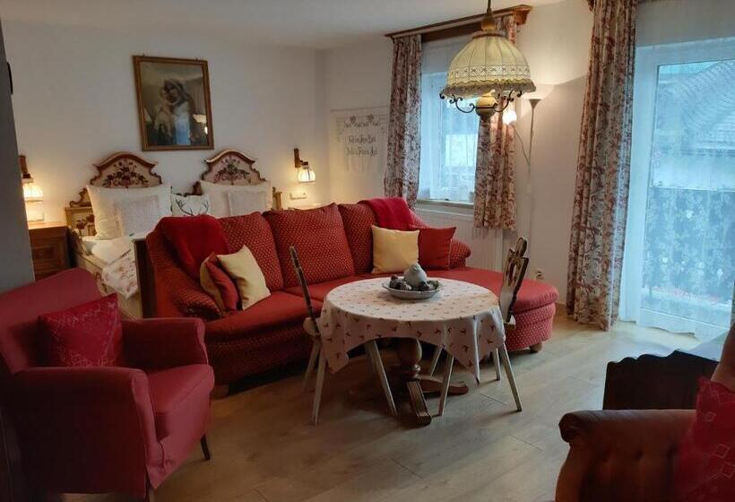 اتاق استاندارد چهارنفره با بالکن, Platzhirsch Zur Alten Wagnerei Gästehaus