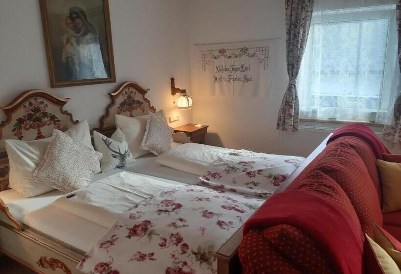 اتاق استاندارد چهارنفره با بالکن, Platzhirsch Zur Alten Wagnerei Gästehaus