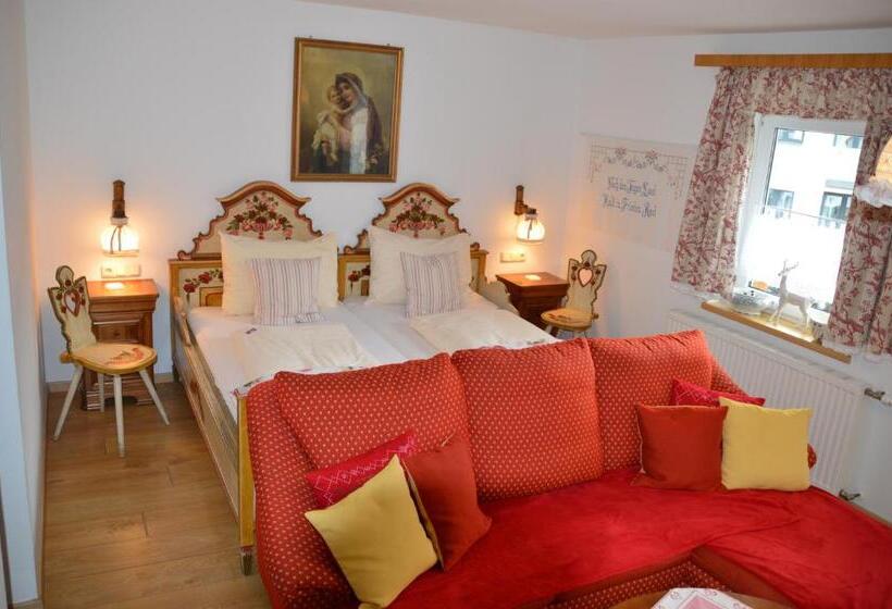 اتاق استاندارد چهارنفره با بالکن, Platzhirsch Zur Alten Wagnerei Gästehaus