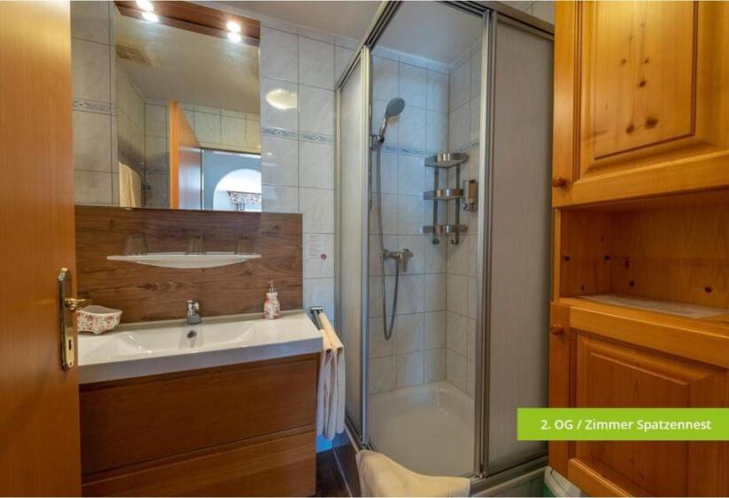 اتاق استاندارد چهارنفره با بالکن, Platzhirsch Zur Alten Wagnerei Gästehaus