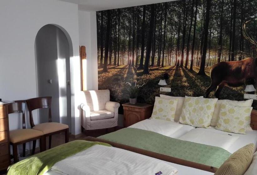 اتاق استاندارد چهارنفره با بالکن, Platzhirsch Zur Alten Wagnerei Gästehaus