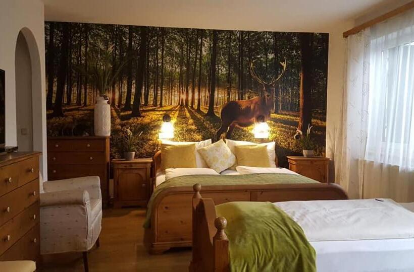 اتاق استاندارد چهارنفره با بالکن, Platzhirsch Zur Alten Wagnerei Gästehaus