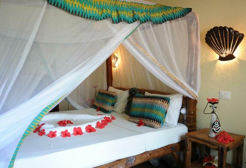 اتاق استاندارد سه نفره, Samaki Lodge