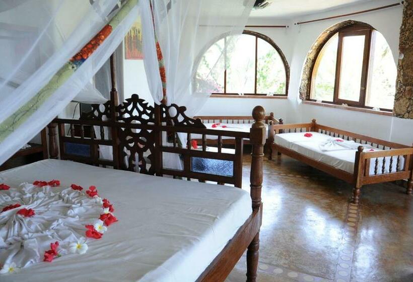 اتاق خانوادگی, Samaki Lodge