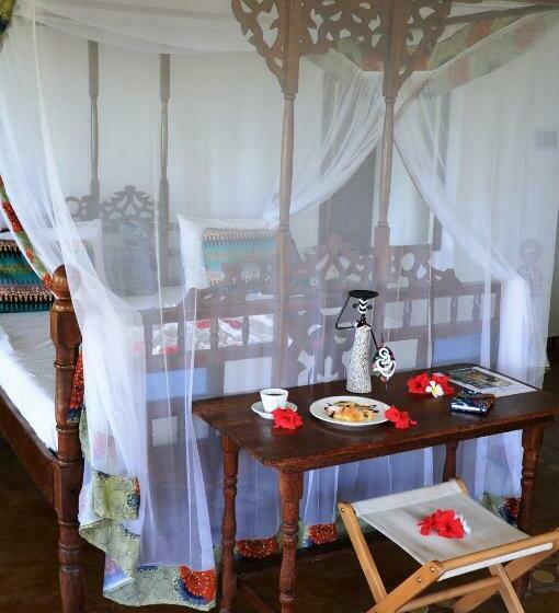 اتاق خانوادگی, Samaki Lodge