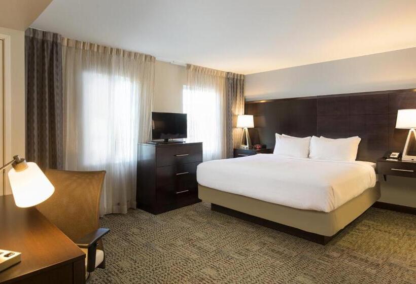 Suite Adaptada per a persones amb mobilitat reduïda, Staybridge Suites Corona South, An Ihg