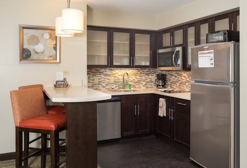سوییت, Staybridge Suites Corona South, An Ihg