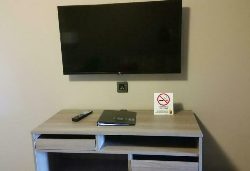 استودیو استاندارد با تخت کینگ, Super 8 By Wyndham Mont Laurier