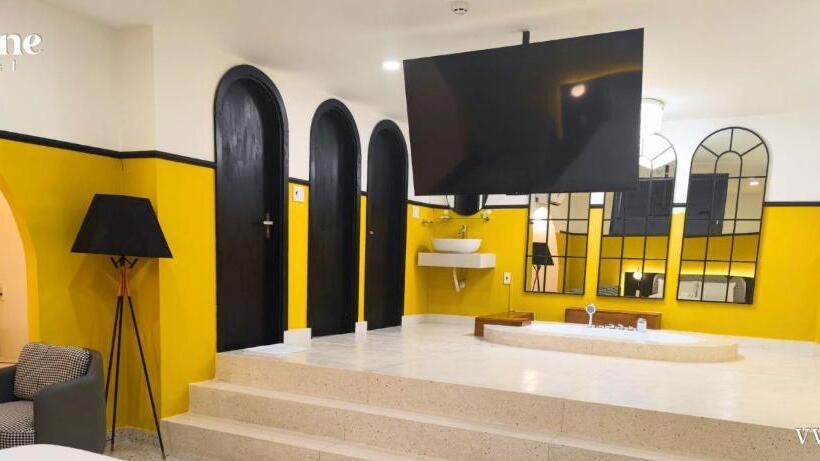 اتاق استاندارد با وان آب گرم, As One Hotel Biên Hòa