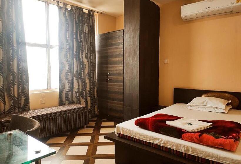 اتاق لوکس با تخت بزرگ, Bhagwani Palace