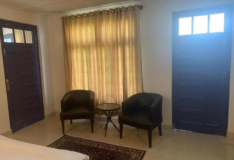 سوییت خانوادگی, Knights Inn Droshp
