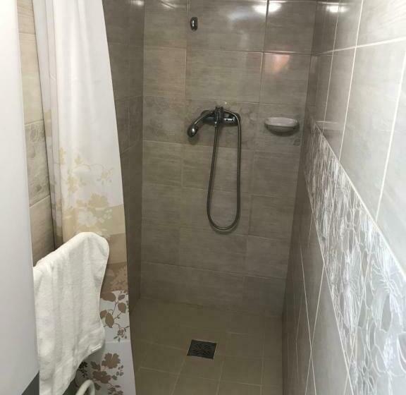 اتاق راحتی سه تخته, Cuki Lak