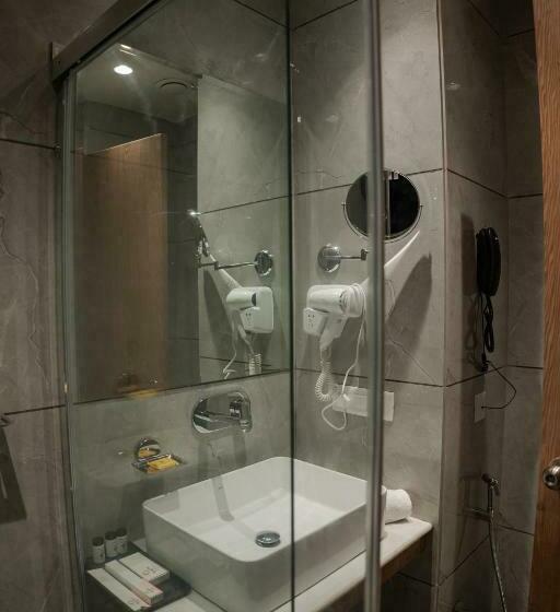 اتاق لوکس سه تخته, Quality Inn Elite, Amritsar