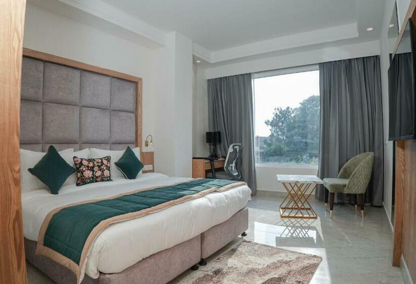 اتاق اجرایی سه نفره, Quality Inn Elite, Amritsar